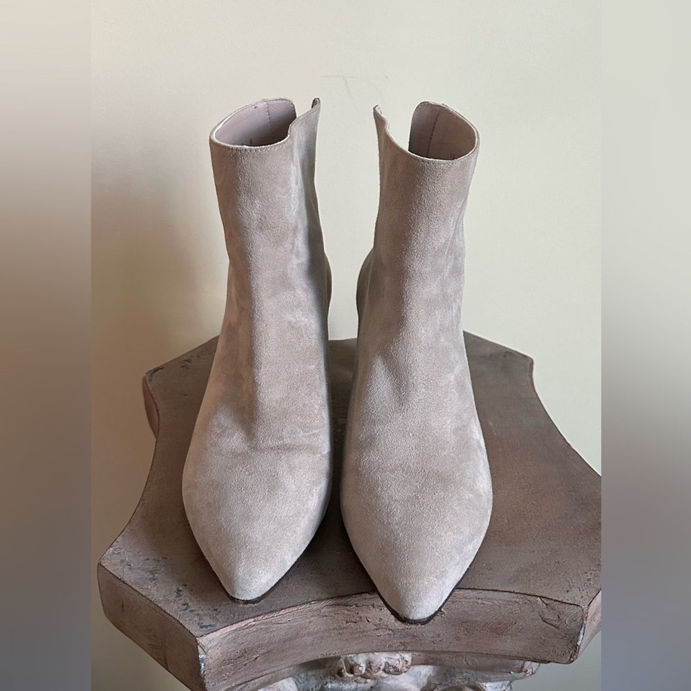 Stuart Weitzman short boots only worn once. Size 10M